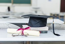 春招“黄金档”来袭：应届生看重落户政策 有企业招聘人数增五成